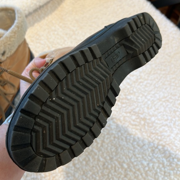 JBU Northgate Winter Boots - Women's Size 7. - Picture 8 of 9